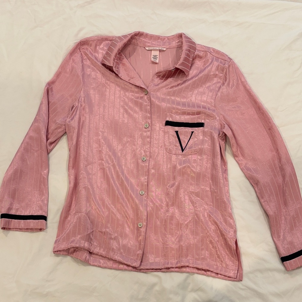 Victoria’s Secret Silky Pink Button-Up pajama top Women’s Small